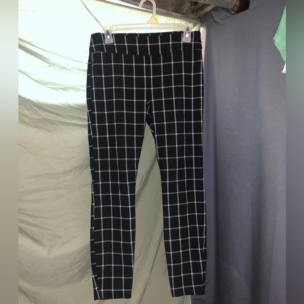 INC International Concepts Women’s Black and White Grid Cropped Pants